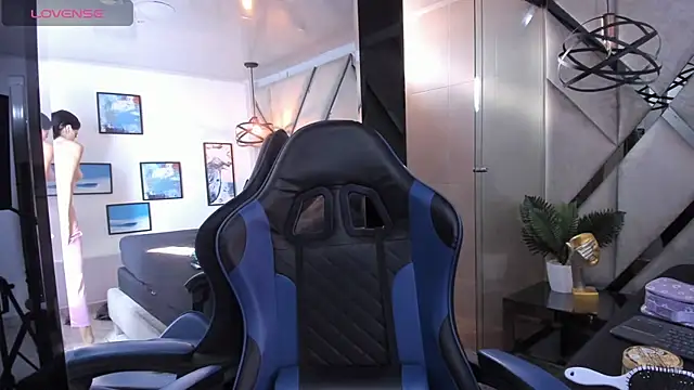 Ely09  online show from April 18, 2026, 9:37 pm