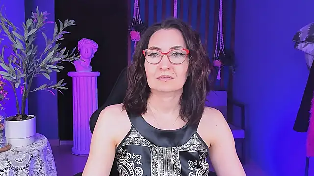 UnaTerra online show from November 9, 2025, 5:06 am