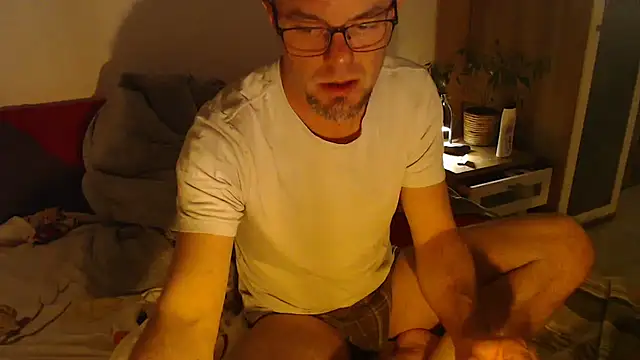Snapshot of EdelHolz91 chatting on February 19, 2026, 4:14 pm EdelHolz91 online show from February 19, 2026, 4:14 pm