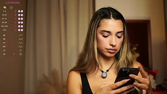 Snapshot of ItalianGirl chatting on October 3, 2025, 7:00 pm ItalianGirl online show from October 3, 2025, 7:00 pm