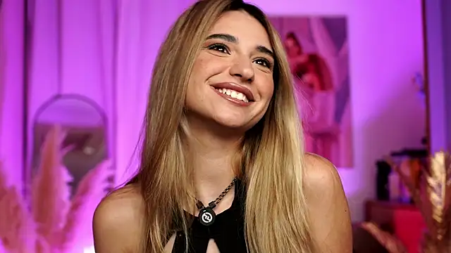 Snapshot of ItalianGirl chatting on May 4, 2026, 6:48 pm ItalianGirl online show from May 4, 2026, 6:48 pm