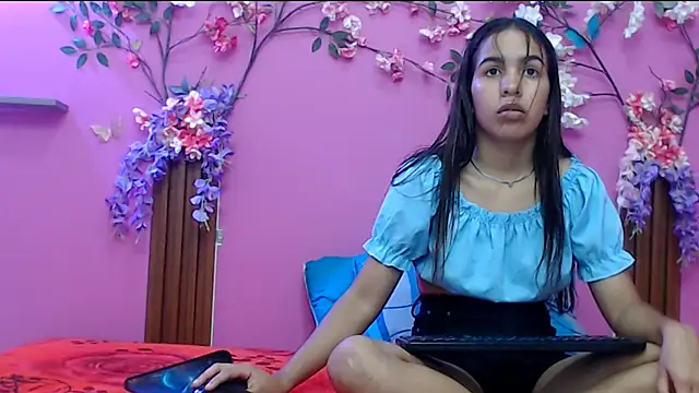 skinnysofia18 online show from September 19, 2025, 1:12 pm