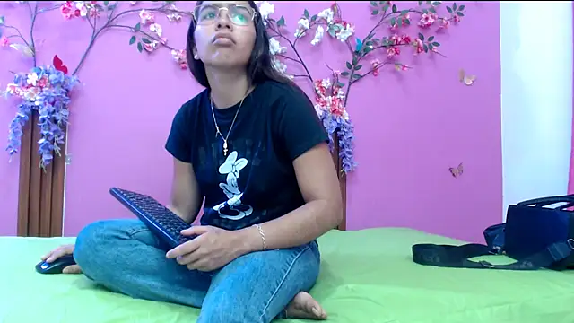 Snapshot of skinnysofia18 chatting on April 23, 2026, 1:46 pm skinnysofia18 online show from April 23, 2026, 1:46 pm