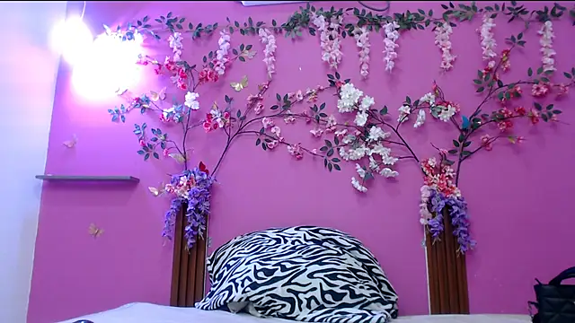 Snapshot of skinnysofia18 chatting on April 30, 2026, 1:39 pm skinnysofia18 online show from April 30, 2026, 1:39 pm