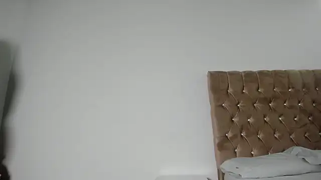 SeleneMakris online show from October 10, 2025, 1:32 pm