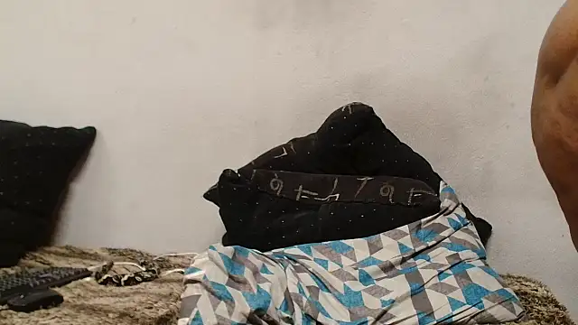 ROYALASS25 online show from February 18, 2025, 8:59 am