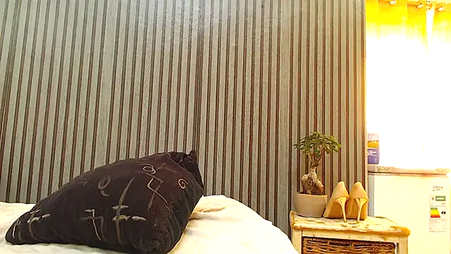 ROYALASS25 online show from March 29, 2026, 7:41 am