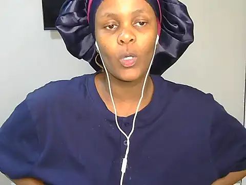 Snapshot of Sultry_Booty chatting on October 18, 2025, 3:57 pm Sultry Booty online show from October 18, 2025, 3:57 pm