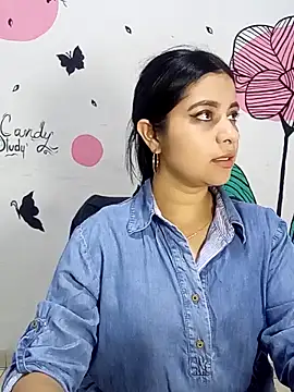 ValerieLove  online show from October 13, 2025, 7:47 pm