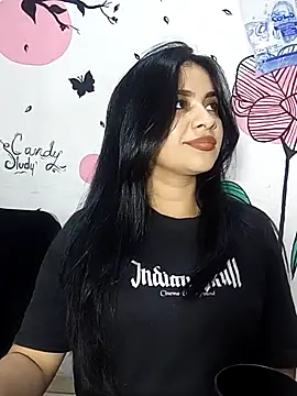 ValerieLove  online show from October 17, 2025, 7:38 pm