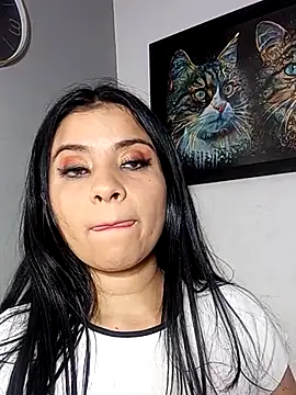 ValerieLove  online show from November 6, 2025, 7:48 pm