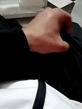 anis3g4 online show from December 1, 2025, 10:48 pm