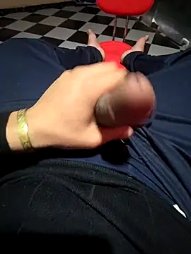 anis3g4 online show from April 19, 2026, 6:10 pm