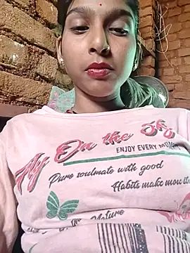 Snapshot of Yatiksha_Beby chatting on October 8, 2025, 6:00 am Yatiksha Beby online show from October 8, 2025, 6:00 am