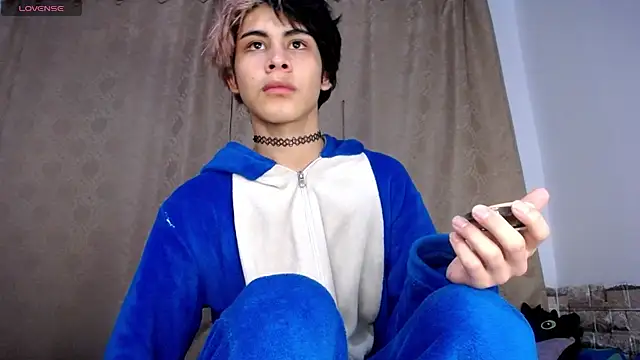 DaraKat18 online show from April 21, 2026, 10:34 pm