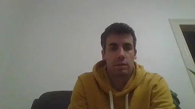 JulioIsHere4you online show from December 3, 2025, 9:02 pm