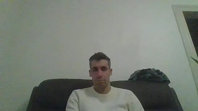 JulioIsHere4you online show from December 16, 2025, 7:57 am