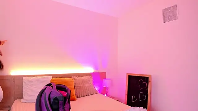 Bella Sumers online show from July 8, 2026, 3:49 pm