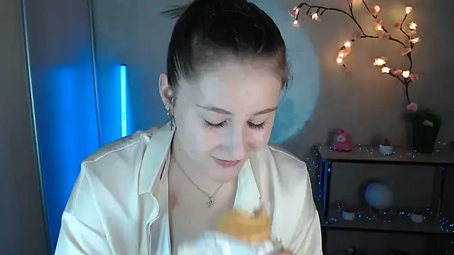Snapshot of Milka_kamila chatting on June 24, 2026, 12:04 pm Milka kamila online show from June 24, 2026, 12:04 pm