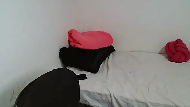 ApenasLys online show from October 2, 2025, 7:43 pm