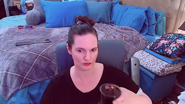 ninajaymes online show from February 4, 2026, 9:37 am