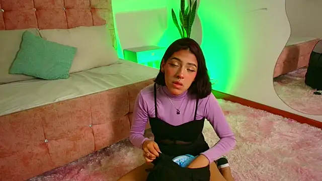 Dulce Bella  online show from November 14, 2025, 4:00 am