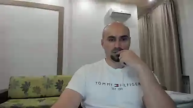 Snapshot of Gri_SH chatting on October 20, 2025, 4:51 pm Gri SH online show from October 20, 2025, 4:51 pm