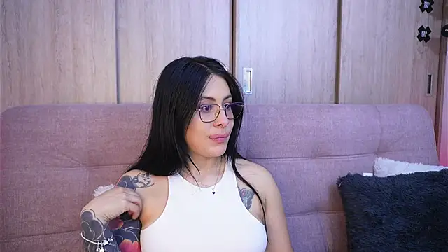 SophiieCumsx online show from April 18, 2026, 12:03 am