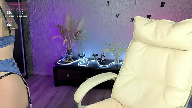 NikkiiStill online show from December 19, 2025, 6:31 am