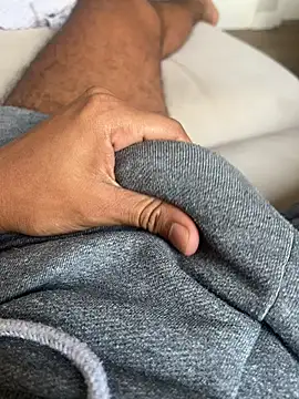 Snapshot of Hiuwee chatting on November 21, 2025, 7:56 pm Hiuwee online show from November 21, 2025, 7:56 pm