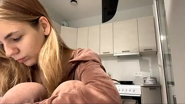 Denni Spilber online show from October 19, 2025, 3:23 pm