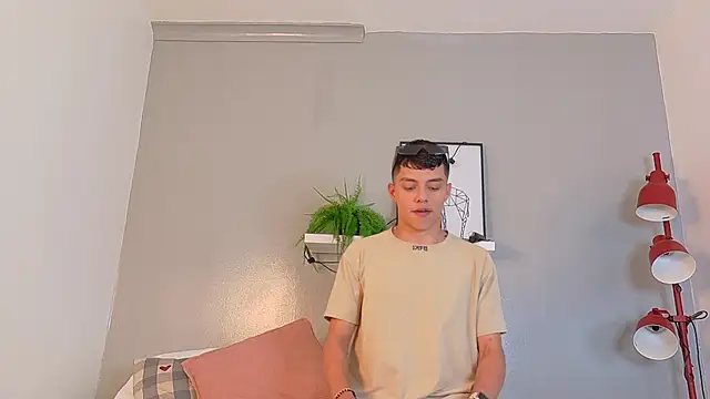 AAronBaker  online show from September 27, 2025, 7:41 pm