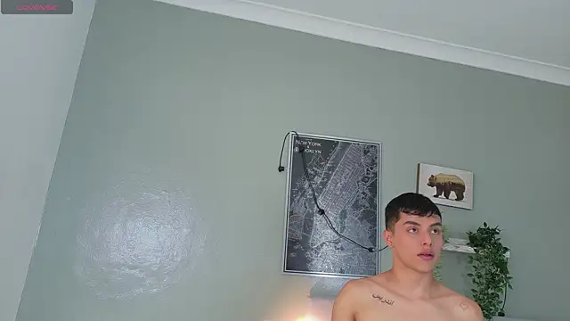 AAronBaker  online show from October 7, 2025, 7:33 pm