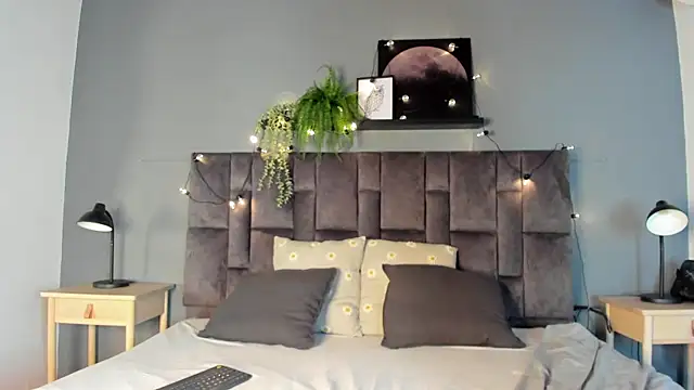 AAronBaker  online show from October 9, 2025, 7:34 pm