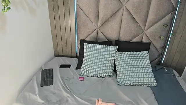 AAronBaker  online show from October 11, 2025, 7:45 pm