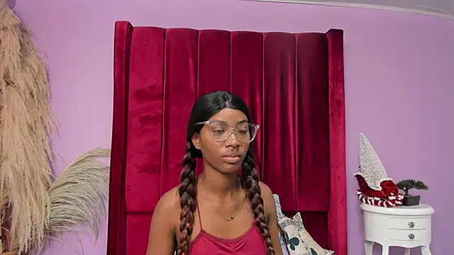 MarianRosse online show from December 3, 2025, 8:07 pm