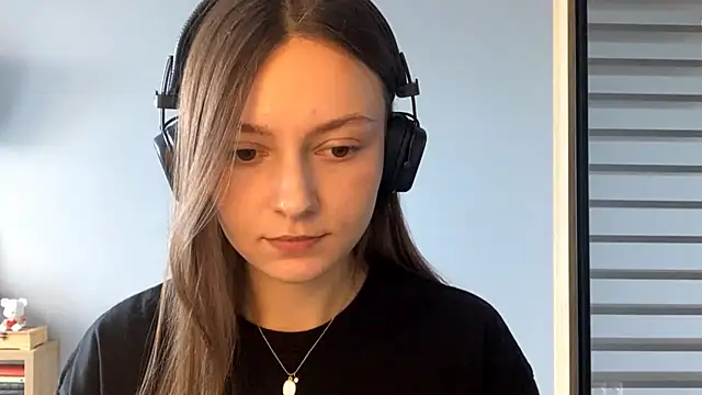 Snapshot of SoulHiperAgne_ chatting on October 1, 2025, 12:11 pm SoulHiperAgne  online show from October 1, 2025, 12:11 pm