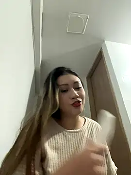 Snapshot of Amadora_rose chatting on October 29, 2025, 12:35 am Amadora rose online show from October 29, 2025, 12:35 am