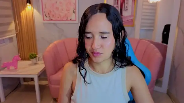 Snapshot of bella_vibess_s chatting on July 4, 2026, 2:29 am bella vibess s online show from July 4, 2026, 2:29 am