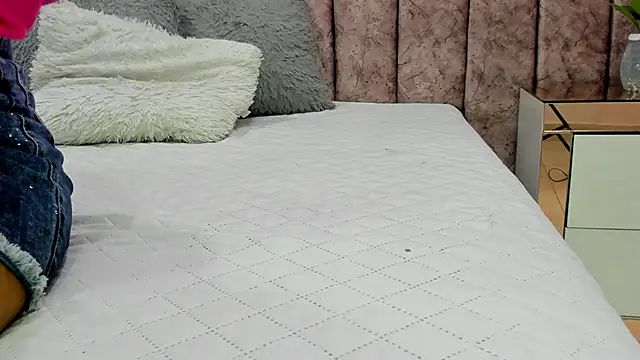 Ambeer fox  online show from March 4, 2026, 1:17 pm