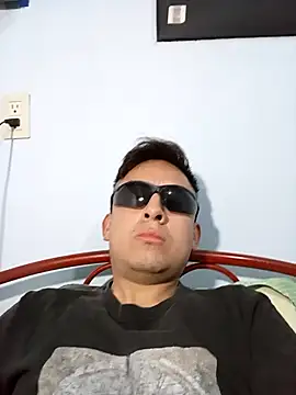 aczinovelez342 online show from January 14, 2026, 7:03 am