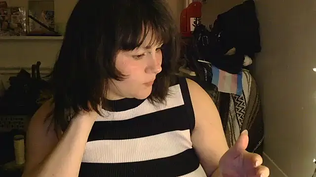 Snapshot of PeakoBunny chatting on November 18, 2025, 12:38 am PeakoBunny online show from November 18, 2025, 12:38 am