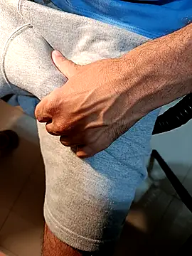 Gallo001 online show from November 30, 2025, 2:48 am