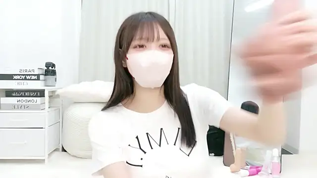 roachan  online show from July 30, 2026, 1:43 pm