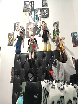 elpeluchenegroxxx3 online show from November 19, 2025, 8:31 pm