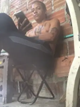 elpeluchenegroxxx3 online show from April 12, 2026, 5:40 pm