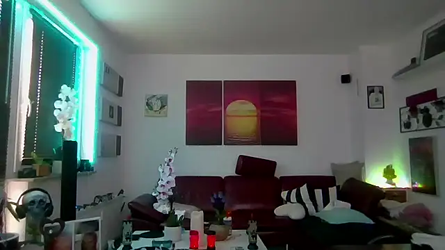 hellgirl1980 online show from November 20, 2025, 11:10 am