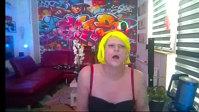 hellgirl1980 online show from June 14, 2026, 12:40 pm