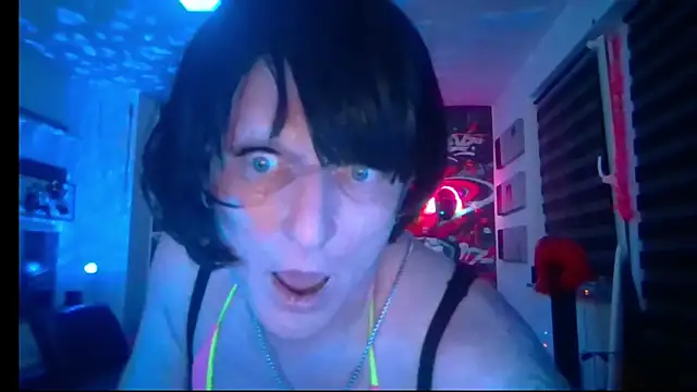 hellgirl1980 online show from June 18, 2026, 9:30 pm