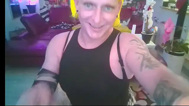 hellgirl1980 online show from June 30, 2026, 5:14 pm